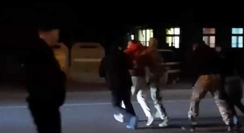 Betelt a pohár – felbőszült tömeg támadt a kényszersorozások miatt a hadkiegészítő parancsnokság járművére Ukrajnában