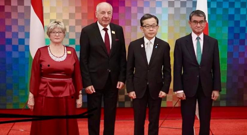 Halasi csipke díszítette az államfő feleségének ruháját az Oszakai Világkiállításon – galériával