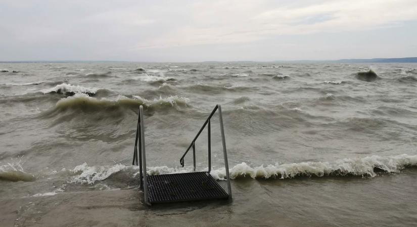 Kiöntött a Balaton, váratlan csapadék zóna száguldott a térképre - Időjárás-jelentés