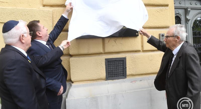 Felavatták az izraelita kézműves egyesület emléktábláját Budapesten