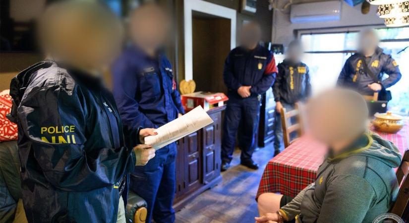 Prostitúcióra kényszerített két lányt egy javítóintézet igazgatója és az élettársa