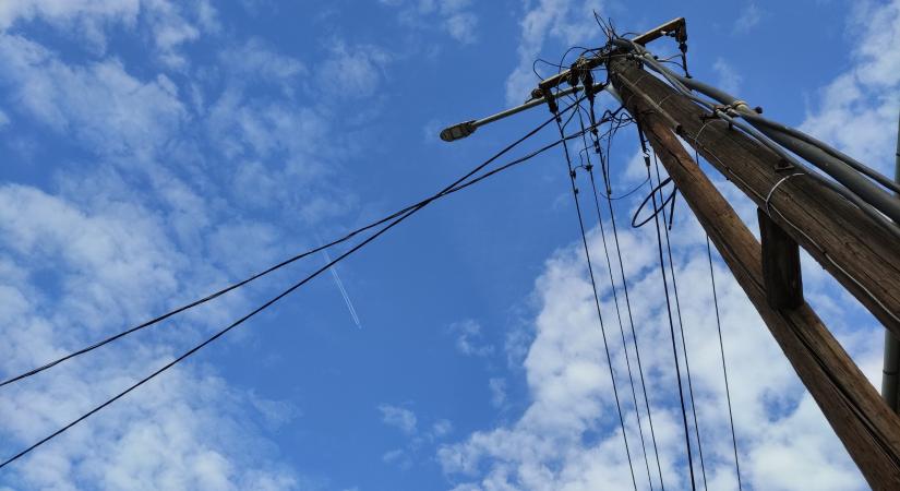 Négy után elfogy a feszültség a Görbe utca egy részén