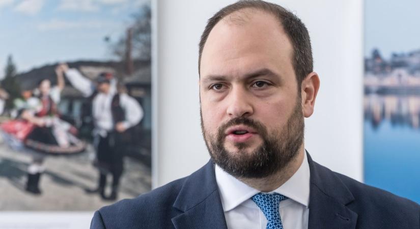 A cél nem lehet kisebb, mint az erősödő magyarság és az erősödő Kárpát-medence – mondta Nacsa Lőrinc Révkomáromban