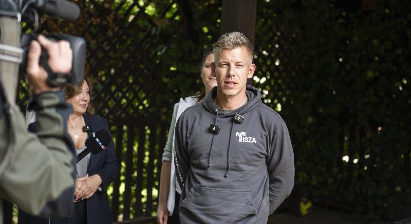 Magyar Péter választ vár Orbán Viktortól a letartóztatott javítóintézeti igazgató kapcsolatairól