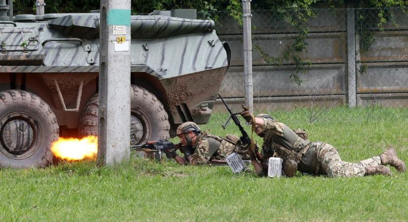Újabb fegyverropogás törte meg a lakótelep csendjét - videóval