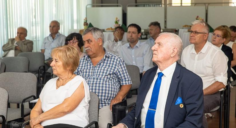 Válsághelyzet: Előbb a titkár mondott fel, majd az elnök mondott le