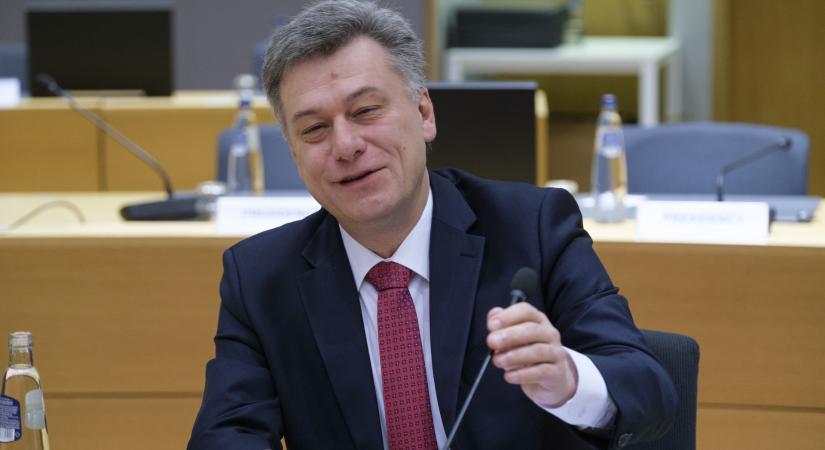 A cseh igazságügyi miniszter lemondott egy 16 milliárd forintnyi bitcoin-ajándék miatt
