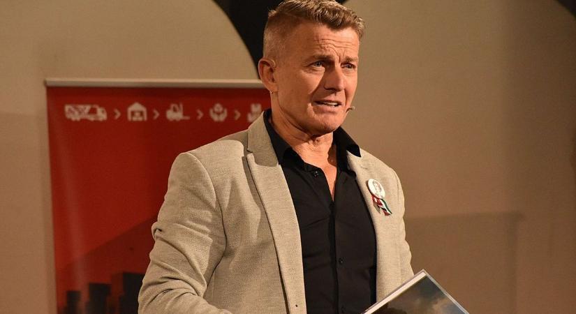 Lélekablakot nyitogat Tiszasülyön Rékasi Károly