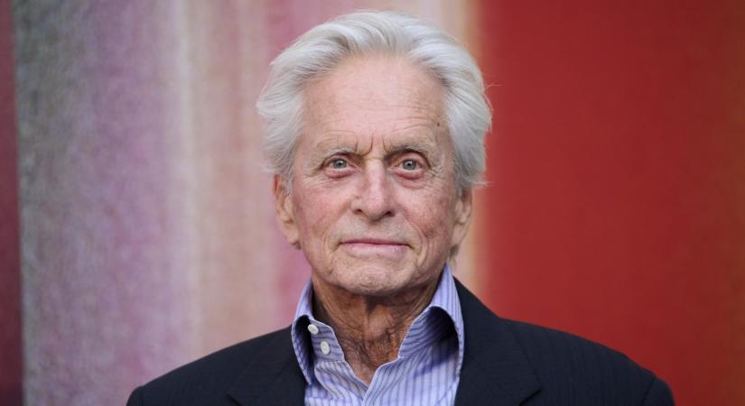 Michael Douglas büszkén köszöntötte diplomázó lányát