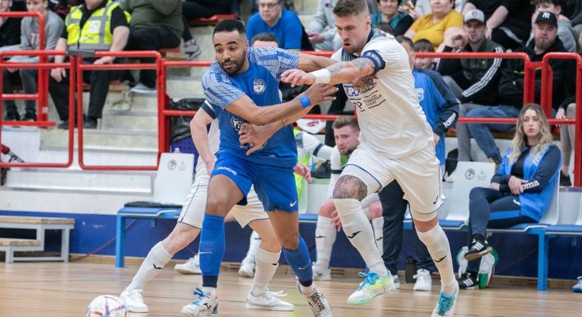 Történelmi siker kapujában a futsalosok
