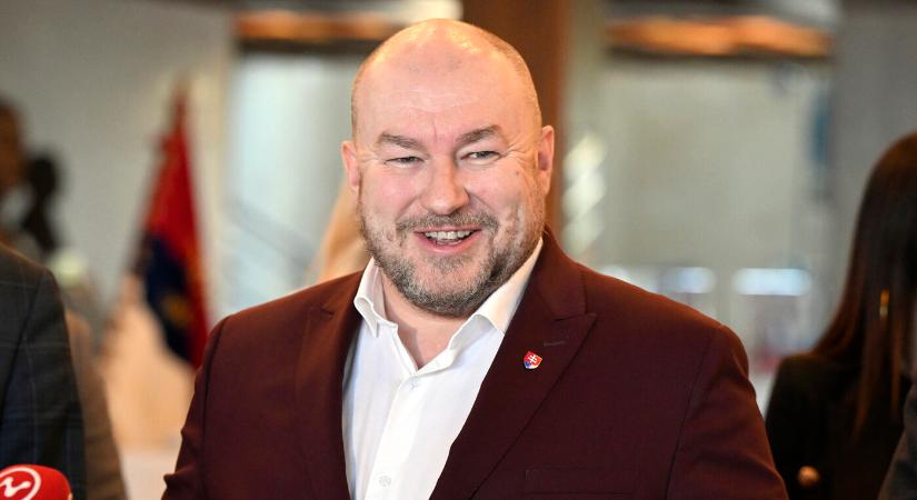 Huliak szeretné, ha visszatérne Szliácsra a polgári légi közlekedés