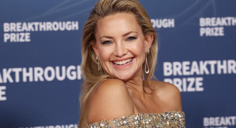 Kate Hudson fehér miniruháját imádják most az emberek