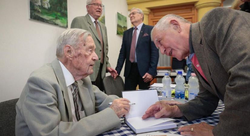 Alkonyati gondolatok – életről, hitről, öregségről, Istenről: Széll Kálmán 99. születésnapjára jelent meg új könyve