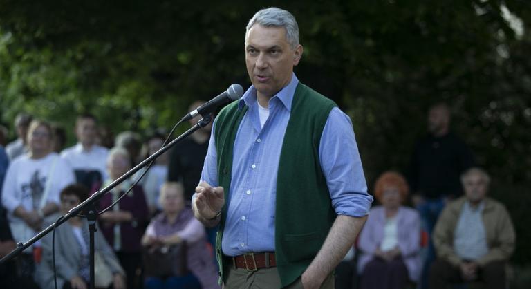Lázár János: Két fajta politikus létezik, a magyarok embere, Orbán Viktor, és a brüsszeliek embere, Magyar Péter