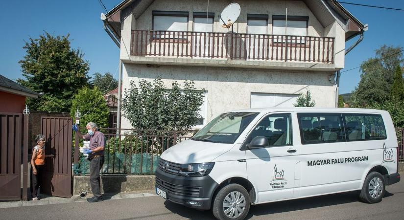 Újra száguld a falugondnoki busz: bevásárolni mennek
