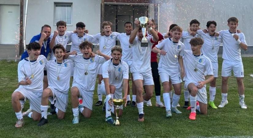 U16: Szuperkupa-győztes az FC Hatvan csapata