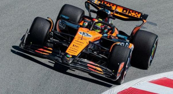 Új szárnyak, régi sorrend: a pénteki F1-es hírek