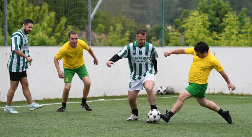 Elsősegélyt nyújtottak a mentősök kaposmérői futballpályán