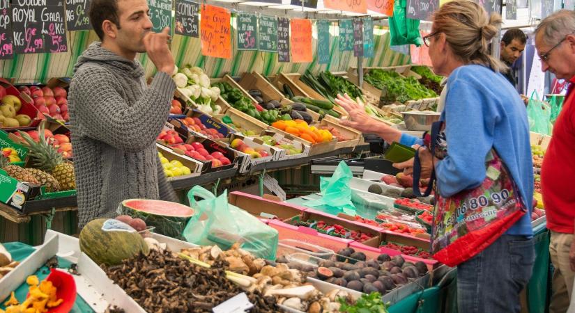 Nem volt menekvés: kommandósok csaptak le a Nagybani Piacra – 70 embert állítottak elő
