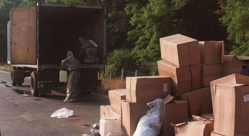 Tizennyolcan megfulladtak a halálkamionban - megrázó képek