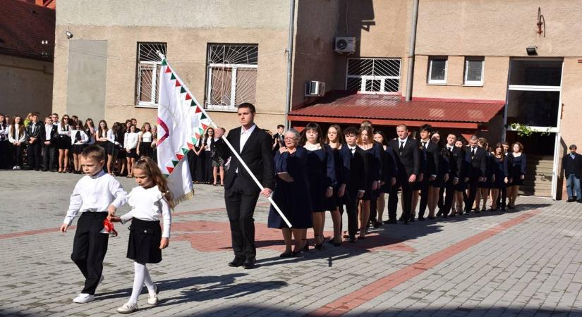 Ballagási ünnepség a Beregszászi Bethlen Gábor Líceumban - Tudás, tartás, értékrend