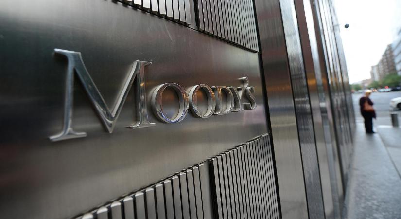 Nem fokozta le Magyarország államadósság-besorolását a Moody’s