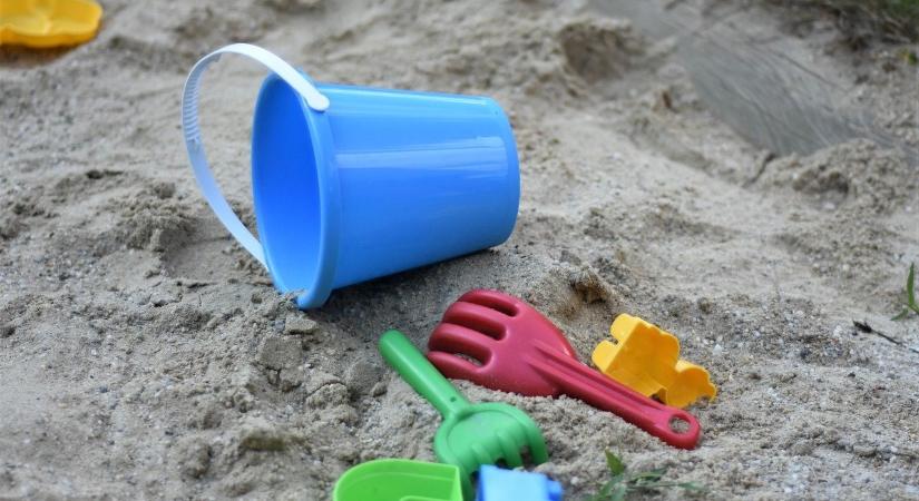 "Szabadságra megy anyuka meg apuka, és képet posztolnak a termálfürdőből, a gyerek meg ott van az oviban"