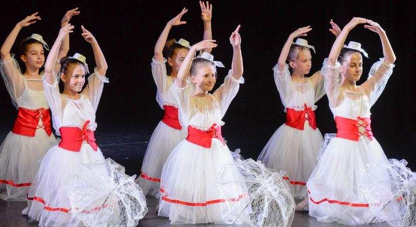 A varázslatos Mary a „csudálatos” Anette Balett évzáró előadásán - fotók, videó