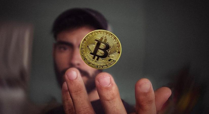 Lemondott a miniszter, miután a tárcája ajándékot fogadott el egy volt drogkereskedőtől