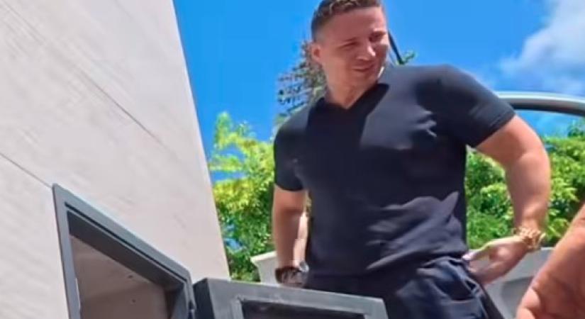Hadházy Ákos: Ilyen vidáman telik Schadl György házi őrizete