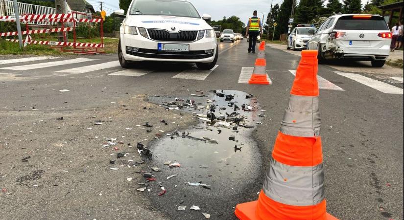 Frontális karambol Fonyódon – a vétlen sofőr megsérült