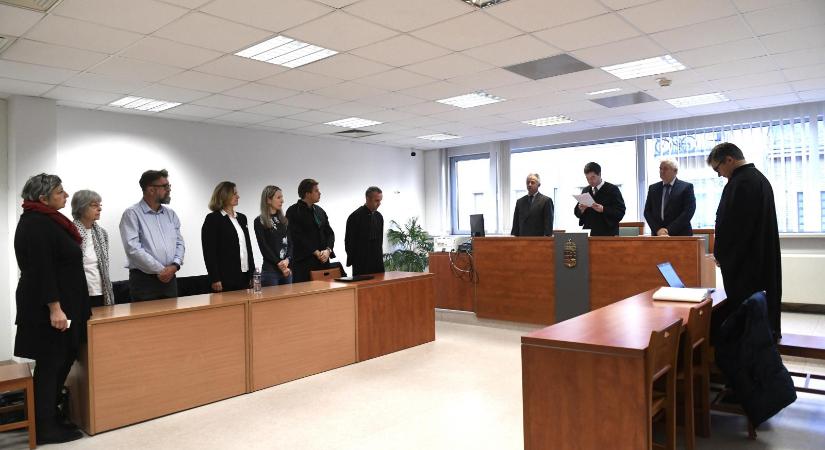 Magyar Péterék kifizetnék a kirúgott kölcseys tanárok ötmilliós perköltségét