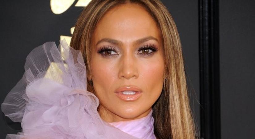 Felháborítja az internetezőket J-Lo 25 millió forintos táskája - Fotók