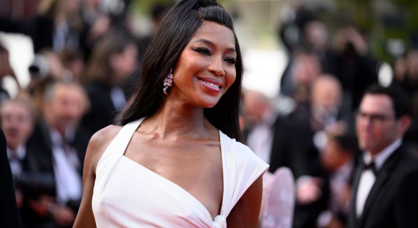 Ritka pillanat: az 55 éves Naomi Campbell mindkét gyerekét megmutatta egy szívmelengető családi fotón