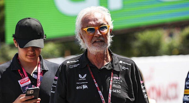 Briatore: A versenyzők fizetését is be kellene venni a költségsapkába