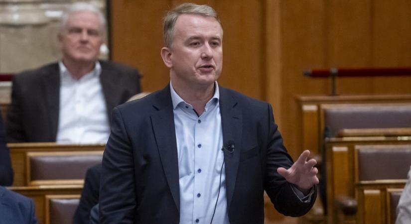 A DK pert nyert a Külügyminisztérium ellen