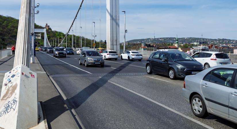 Komoly változás jön az autók adóztatásánál