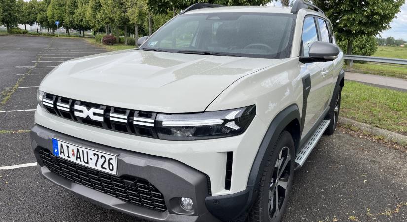 Ez már nem az a román népautó, de 2025 ár-érték bajnoka lehet: teszten a hibrid Dacia Duster