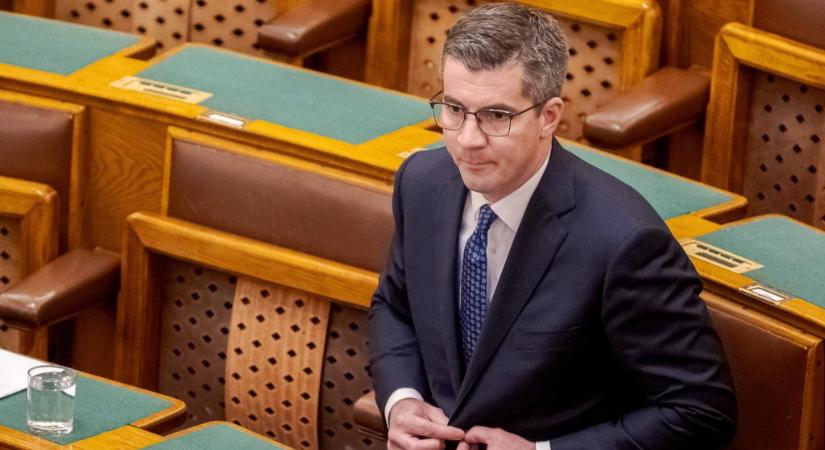 „Ideje, hogy megismerjék egyre többen a nevüket, arcukat, életüket” – Kocsis Máté újságírók listázásába kezdett
