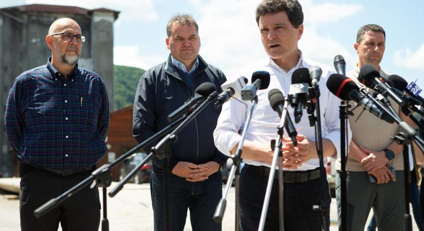 Nicușor Dan román elnök ellátogatott a vízzel elöntött parajdi sóbányához, vizsgálat is indul, ki a felelős