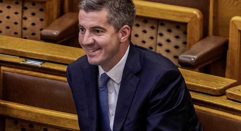 Törvény még nincs, de Kocsis Máté már elkezdte listázni az újságírókat