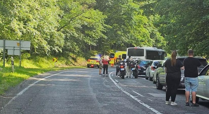 Mentőhelikopter érkezett: súlyos motoros baleset történt