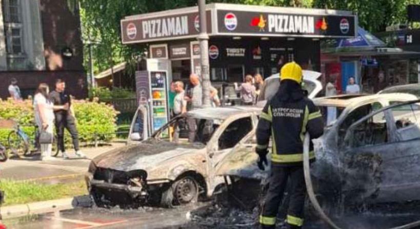 A tűz martalékává lett a Mercedes