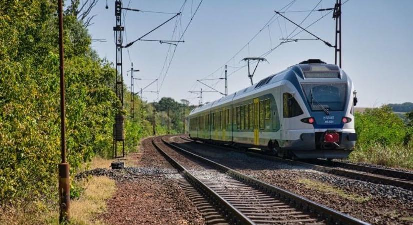 Sokat késnek a vonatok az 1-es fővonalon, elromlott a biztosítóberendezés Ács és Nagyszentjános között