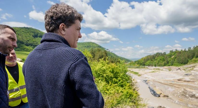 Felmérés: 57 százalék jó véleménnyel van Nicușor Danról – Az AUR vezetne, ha most tartanák a parlamenti választásokat
