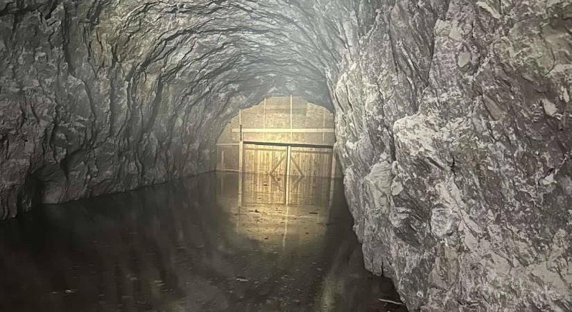 Döbbenetes fotók – így néz ki belülről a vízzel elárasztott parajdi bánya