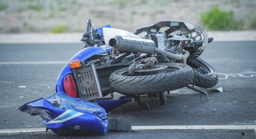 Dráma a 6-os úton: 60 éves nőt vittek kórházba a súlyos baleset helyszínéről