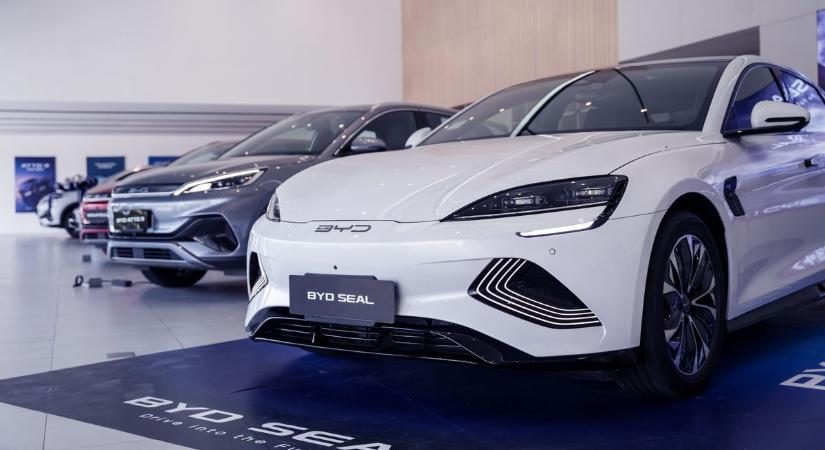 Összecsapott a legendás Lada és a BYD, megnéztük, ki bírja jobban