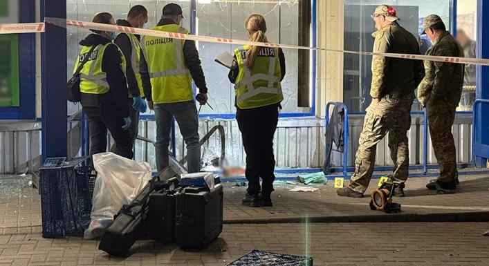 Kézigránátot dobott emberek csoportjára egy férfi Zsitomirban egy szupermarket mellett, hatan megsebesültek