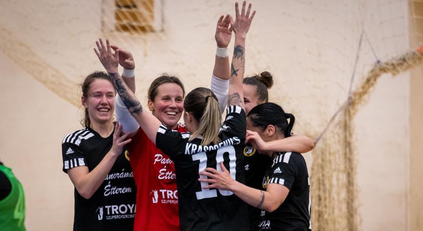 Női futsal bajnoki döntő: a kapus is gólszerző lett, újra előnyben a DEAC